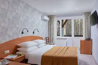 Гостиница Кантри Резорт Вербилки Семейный трехкомнатный номер / Family room-5