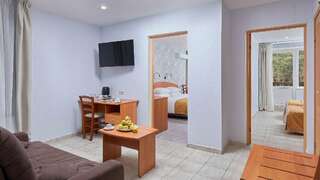 Гостиница Кантри Резорт Вербилки Семейный трехкомнатный номер / Family room-7