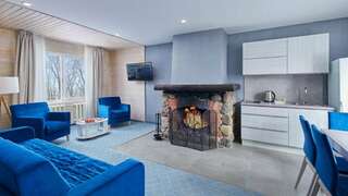 Гостиница Кантри Резорт Вербилки Двухкомнатный люкс с камином-1