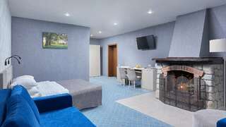 Гостиница Кантри Резорт Вербилки Однокомнатный люкс с камином/ Suite with fireplace-1